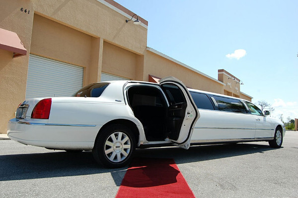 Austin White Lincoln Stretch Limo